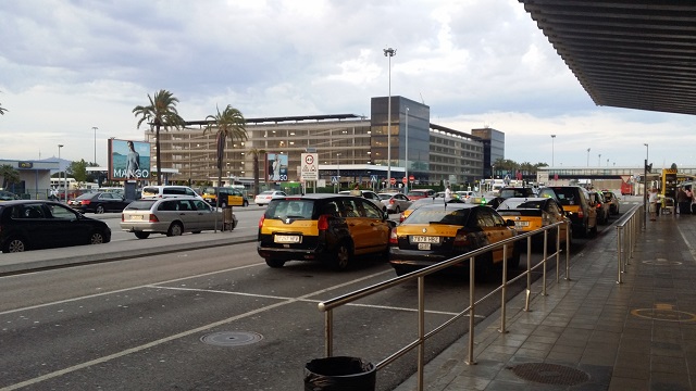 Lotnisko El Prat w Barcelonie - taksowki - jak dojechac do centrum